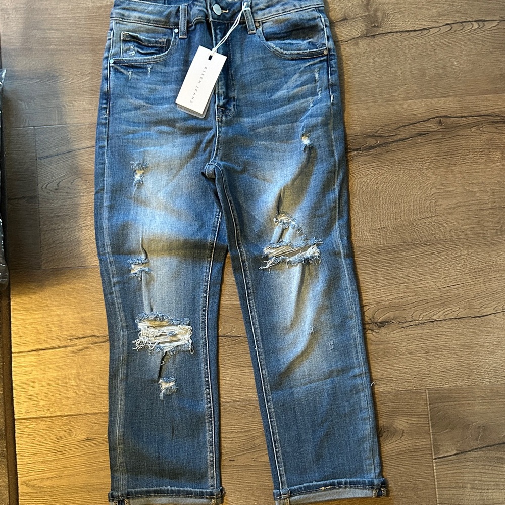 Risen High Rise Capri Jean. NWT
Waist 14” so fits more like 29.